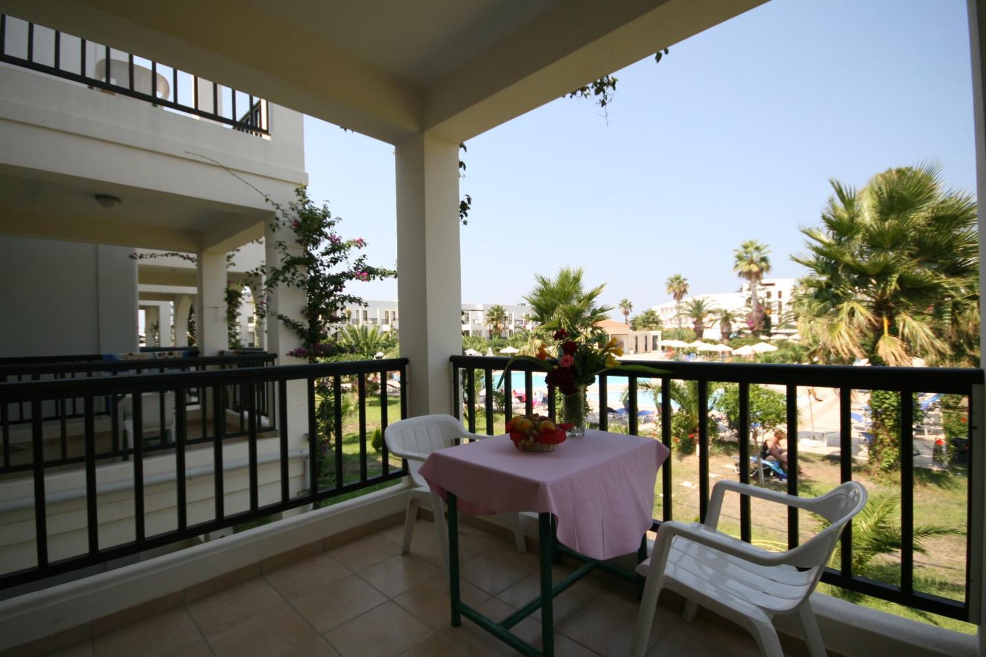 Tigaki Beach Hotel エクステリア 写真