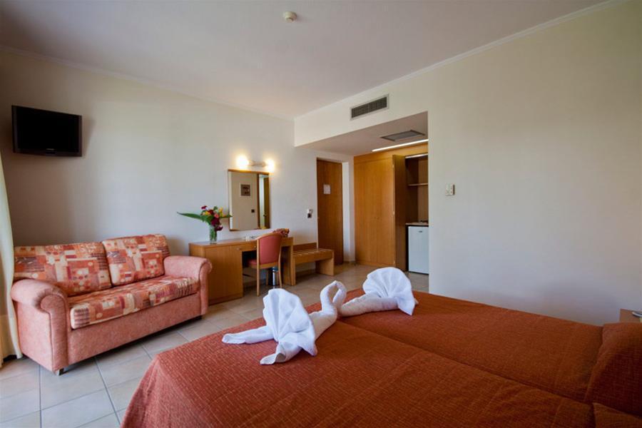 Tigaki Beach Hotel エクステリア 写真